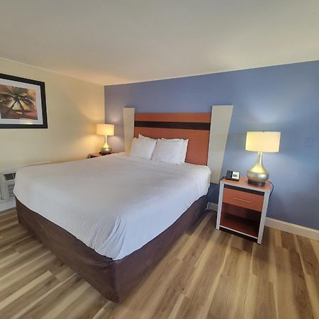 Days Inn By Wyndham - Cape Cod West Yarmouth Dış mekan fotoğraf